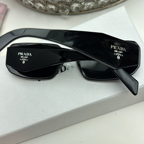 Prada sunglasses new !! Never worn - Picture 8 of 9